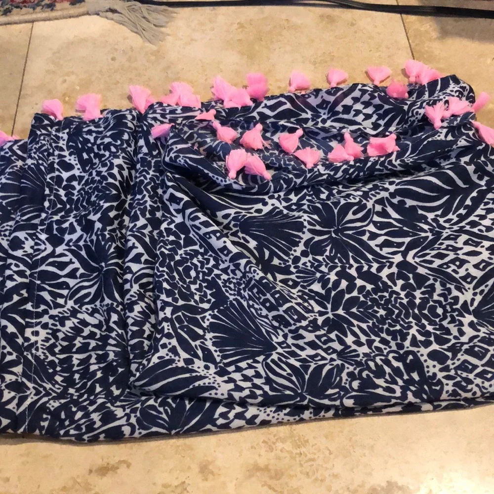 Lilly Pulitzer scarf. Navy blue / white and pink eternity scarf